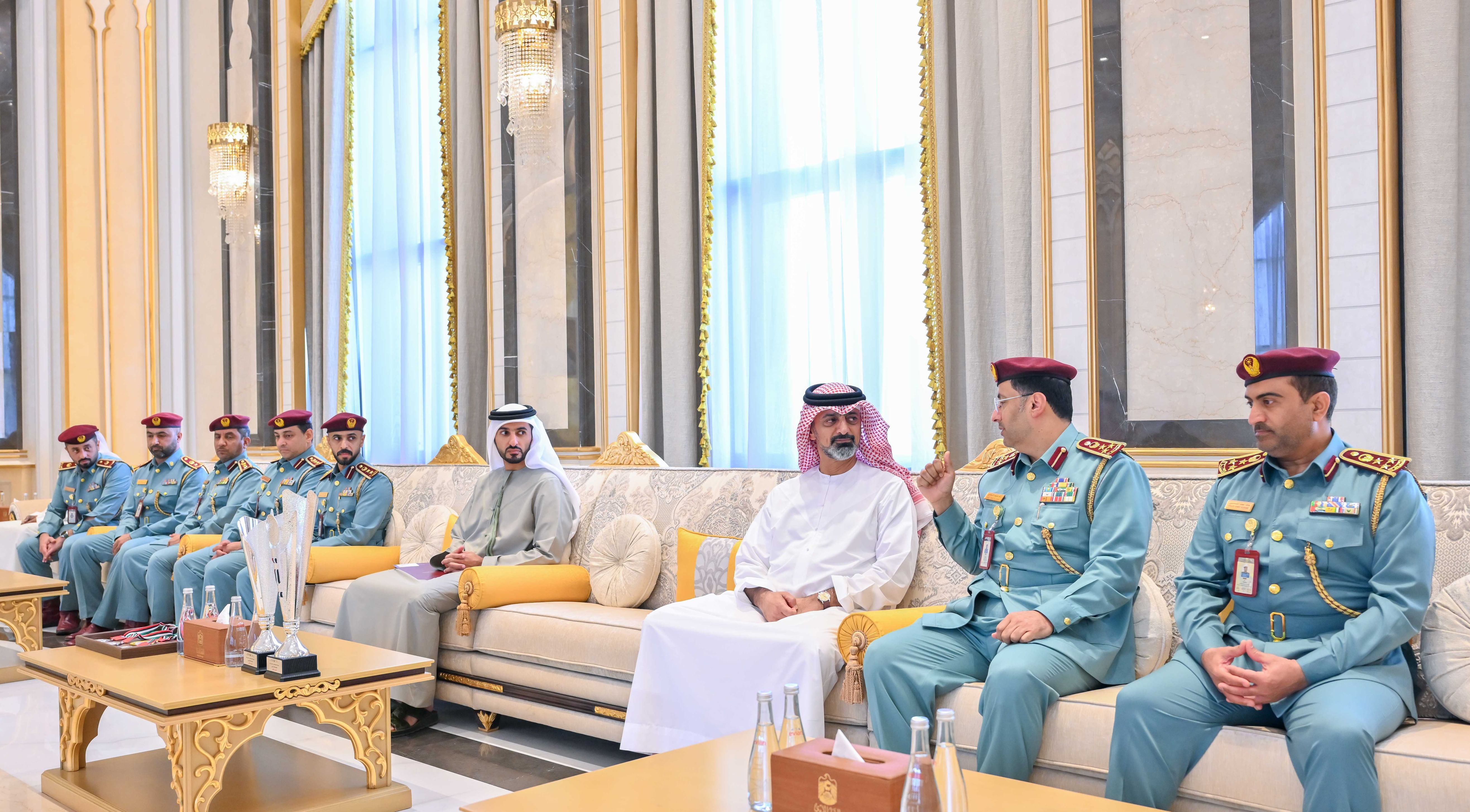 عمار بن حميد يستقبل أبطال "دفاع مدني عجمان" الفائزين بتحدي رجال الإطفاء