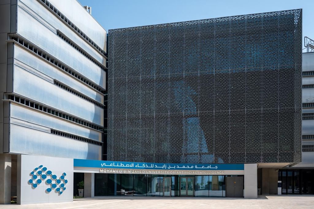 شباب الإمارات ..  نماذج ملهمة ترسخ ريادة وطنية في قطاع الذكاء الاصطناعي