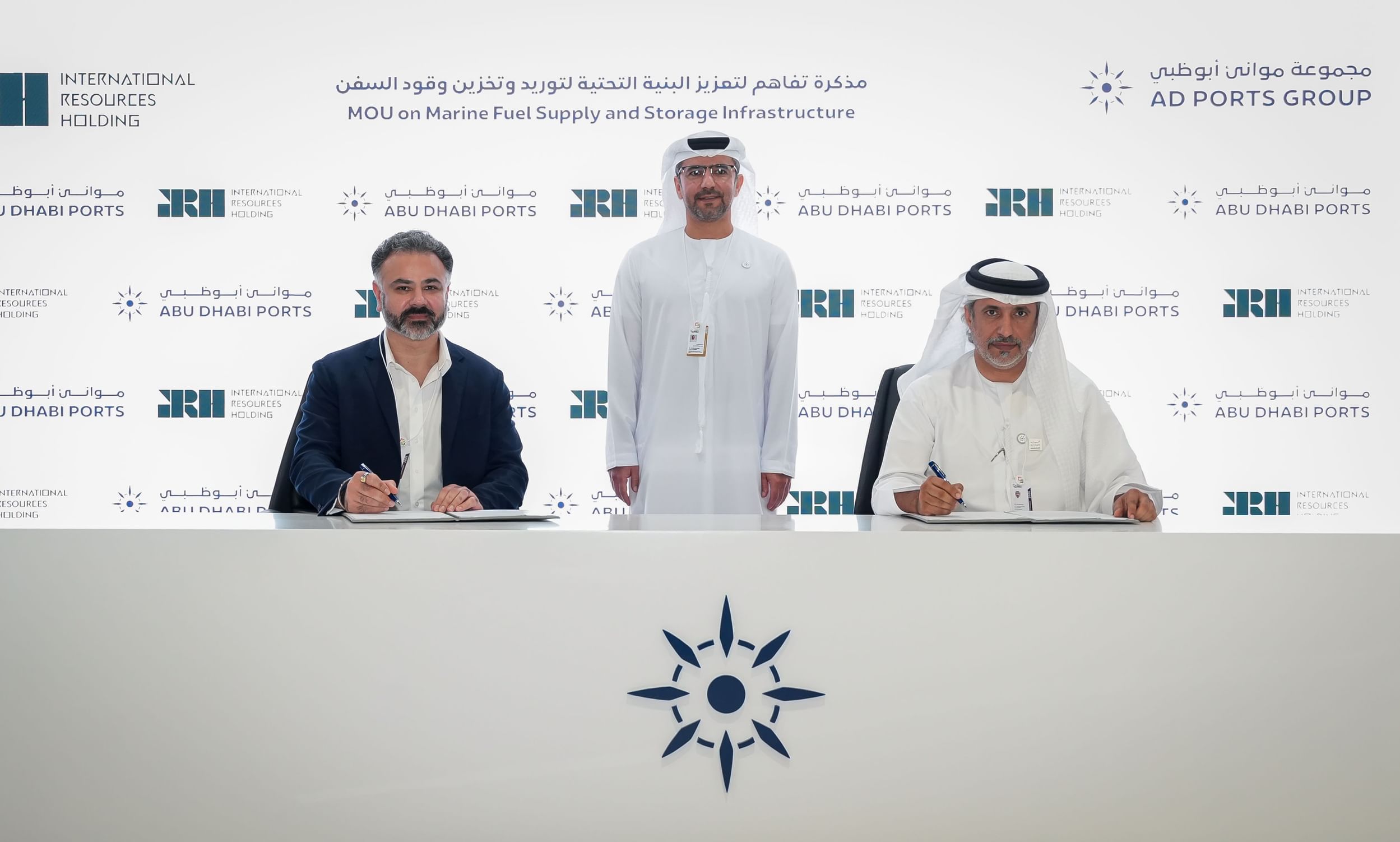 تعاون بين"موانئ أبوظبي" و"آي آر إتش جلوبال تريدينج" لتعزيز تزويد السفن بالوقود واستخدام الوقود البحري البديل بميناء خليفة