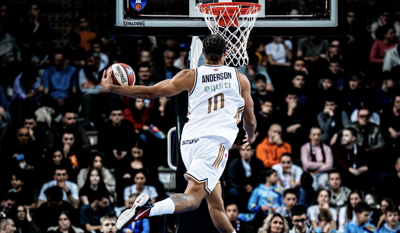 "دبي لكرة السلة" يحقق فوزاً كبيراً على كرفينا زفيزدا في الدوري الأدرياتيكي