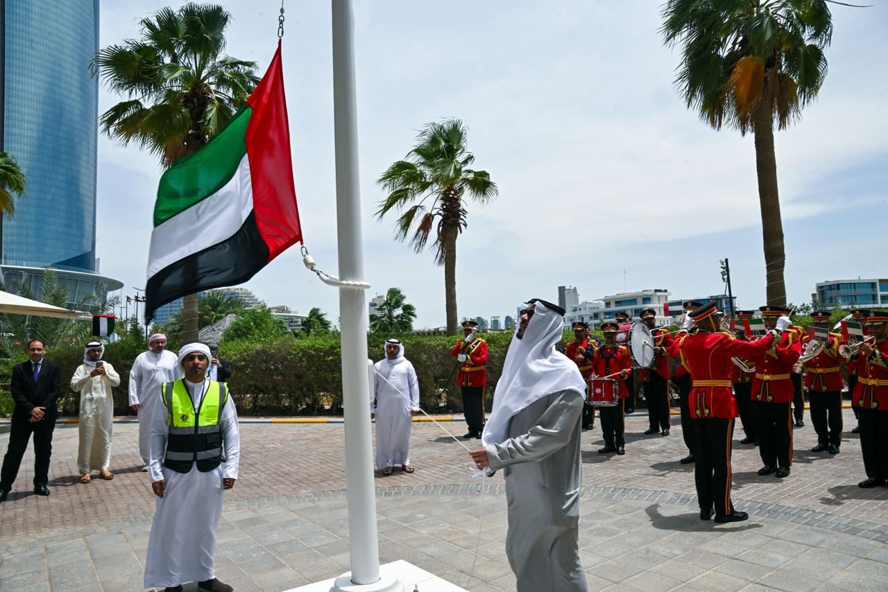 "واجب التطوعية" تشارك في رفع علم الإمارات ضمن حملة "فخورين بالإمارات"