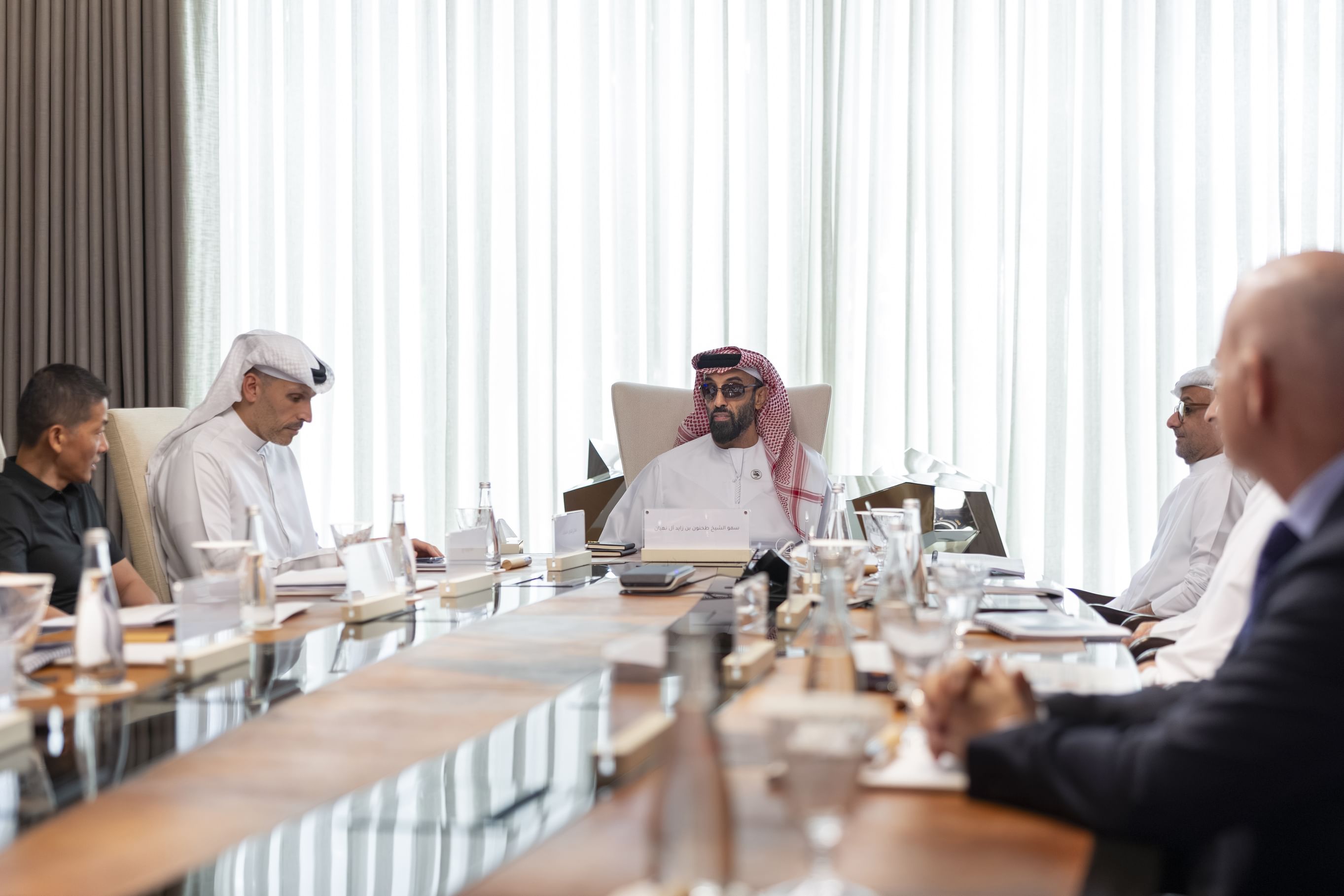 طحنون بن زايد يترأس الاجتماع الثاني لمجلس إدارة شركة "إم جي إكس" لعام 2026