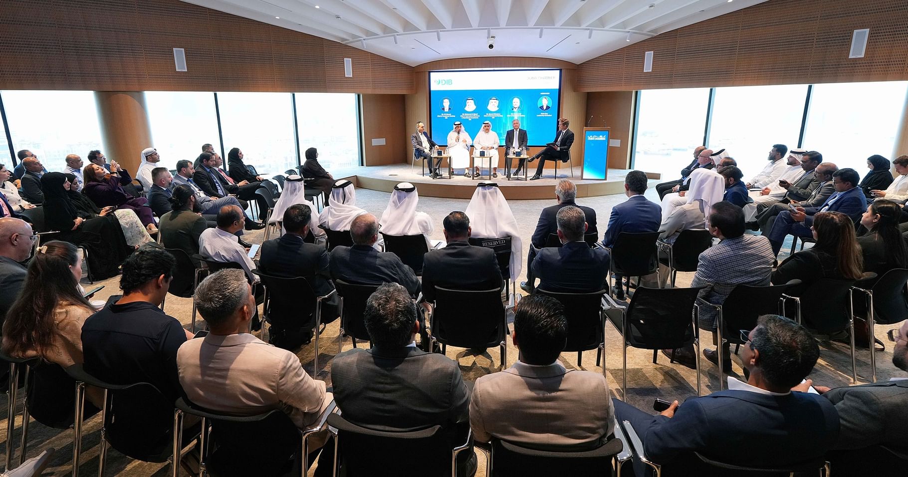 غرفة تجارة دبي تنظم حواراً مفتوحاً حول دور البنوك في تعزيز مرونة الأعمال