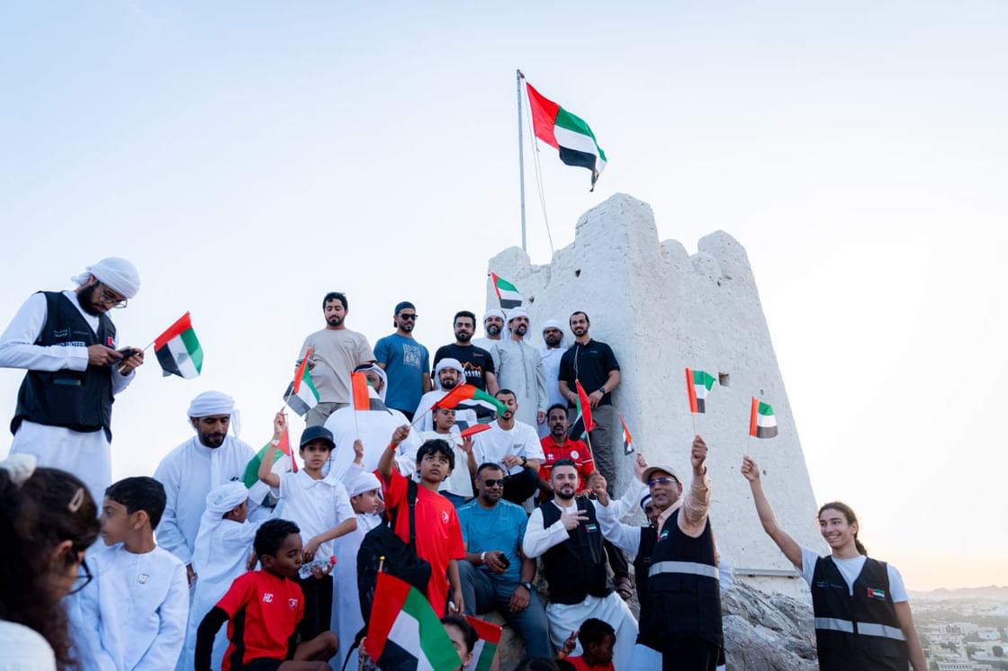 مجلس شباب مصفوت بعجمان ينظم "مبادرة قمة وطن" لرفع علم الإمارات فوق القمم الجبلية