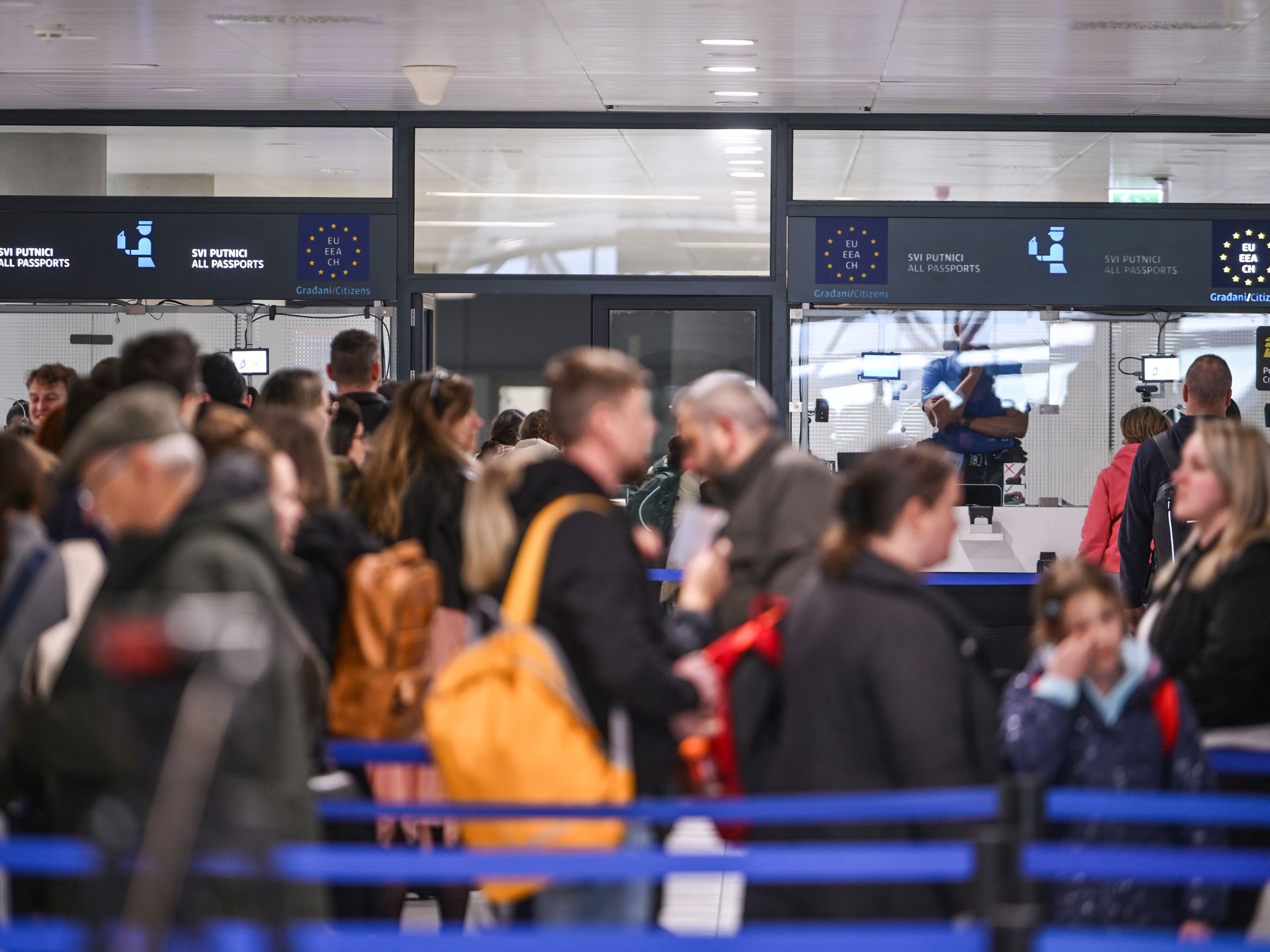 فوضى في المطارات الأوروبية مع بدء تطبيق نظام جديد للدخول والخروج