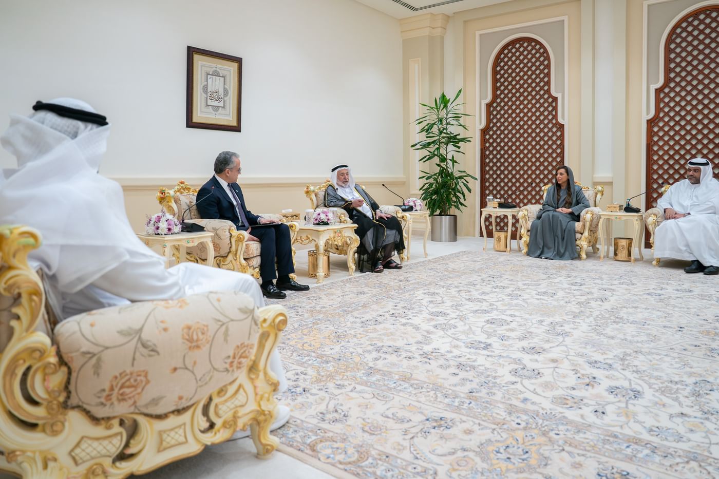 حاكم الشارقة يستقبل مدير عام اليونسكو