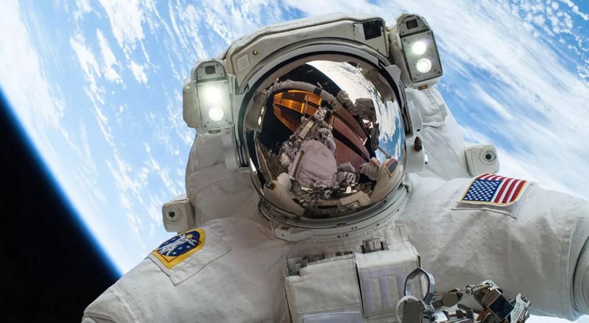 الهواتف تصل أخيراً إلى الفضاء  .. ما سر حظرها عن رواد الفضاء؟