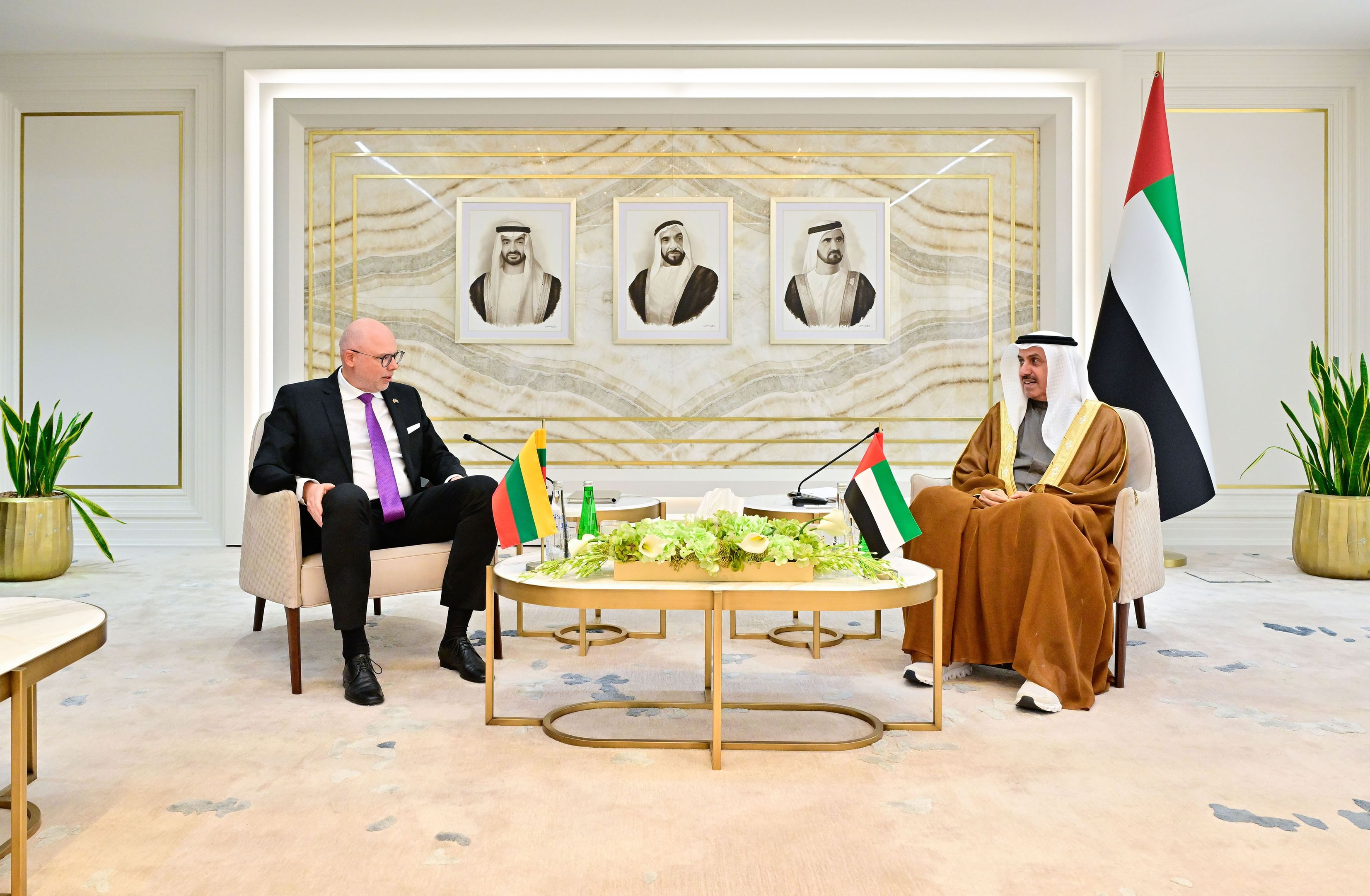 صقر غباش يبحث التعاون البرلماني مع سفراء العراق والصين وبيلاروسيا وليتوانيا