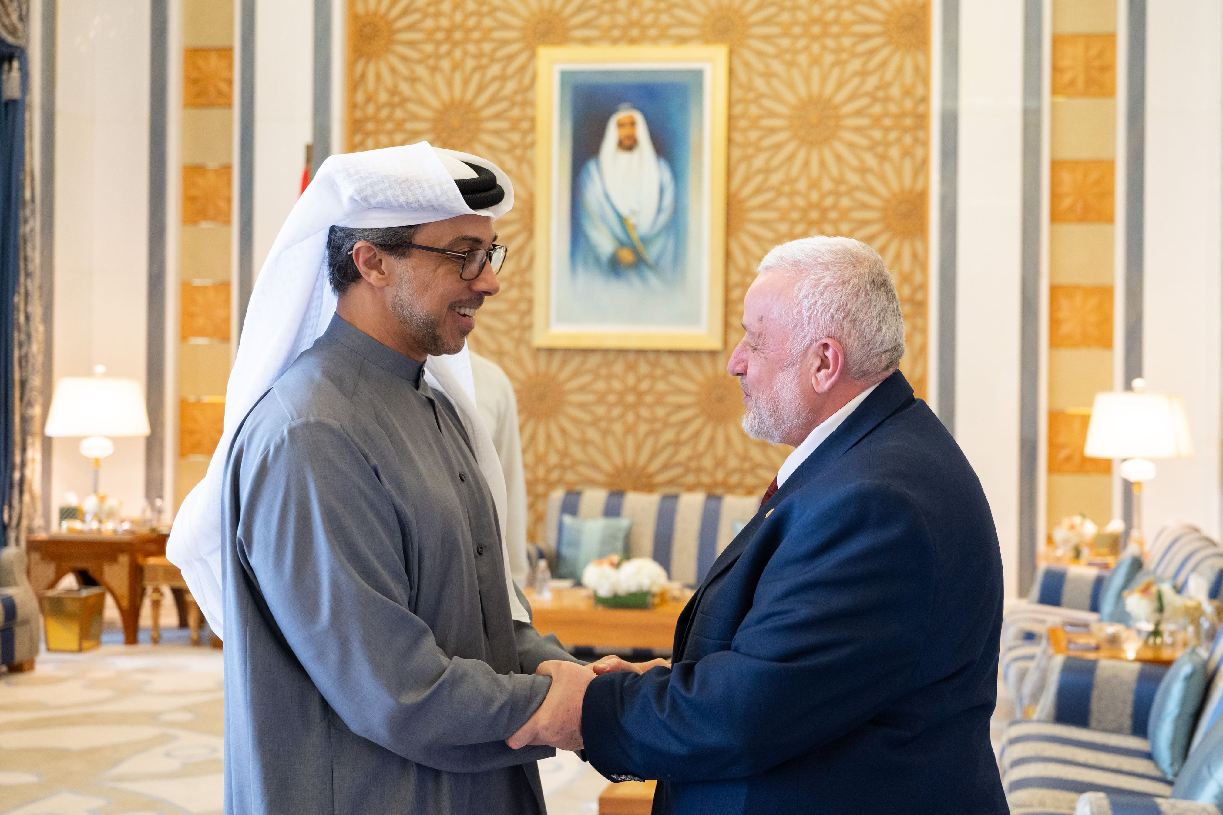 منصور بن زايد يستقبل وزير الأوقاف السوري