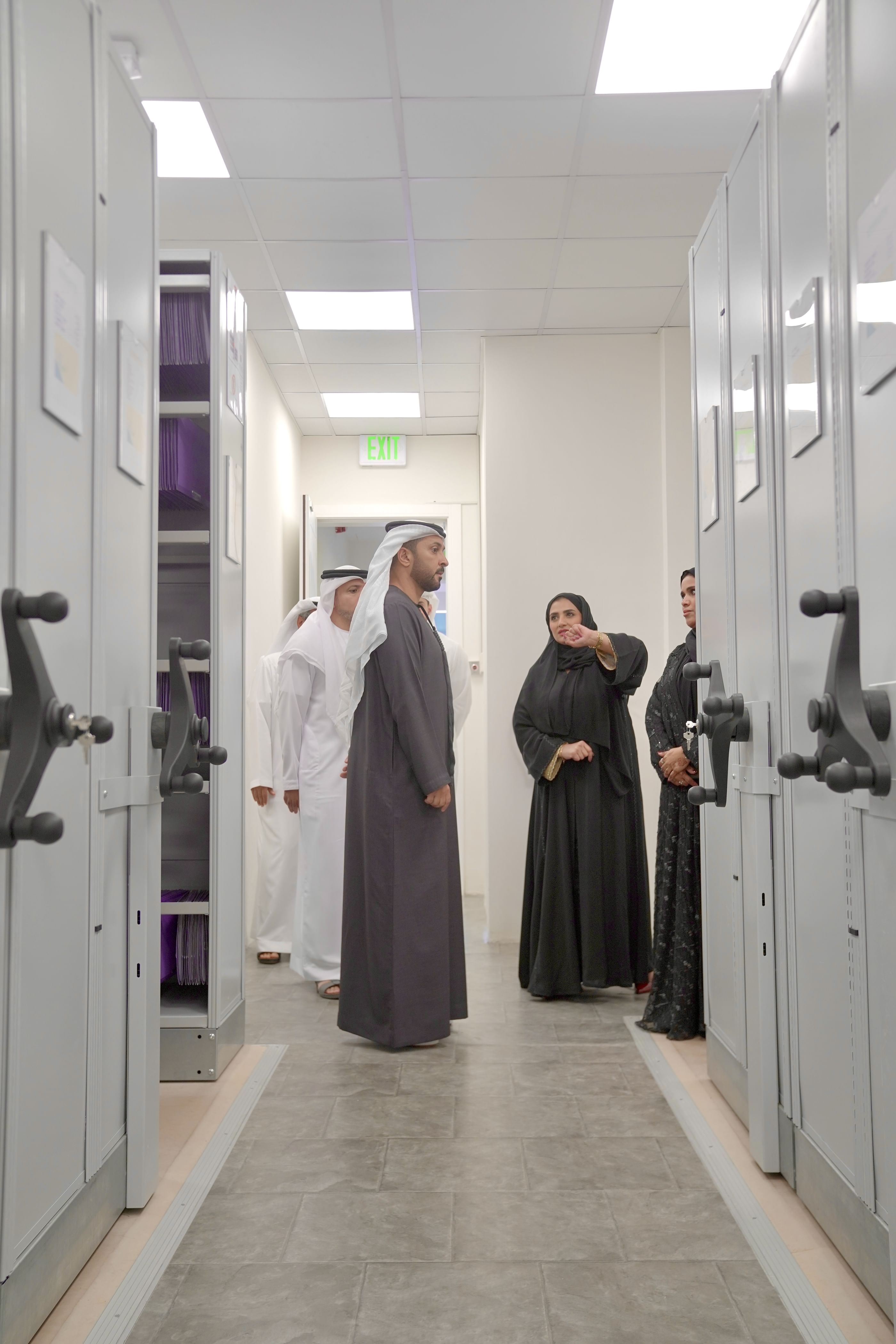 عبد العزيز بن حميد يتفقّد المقر الجديد لأرشيف "أراضي عجمان"