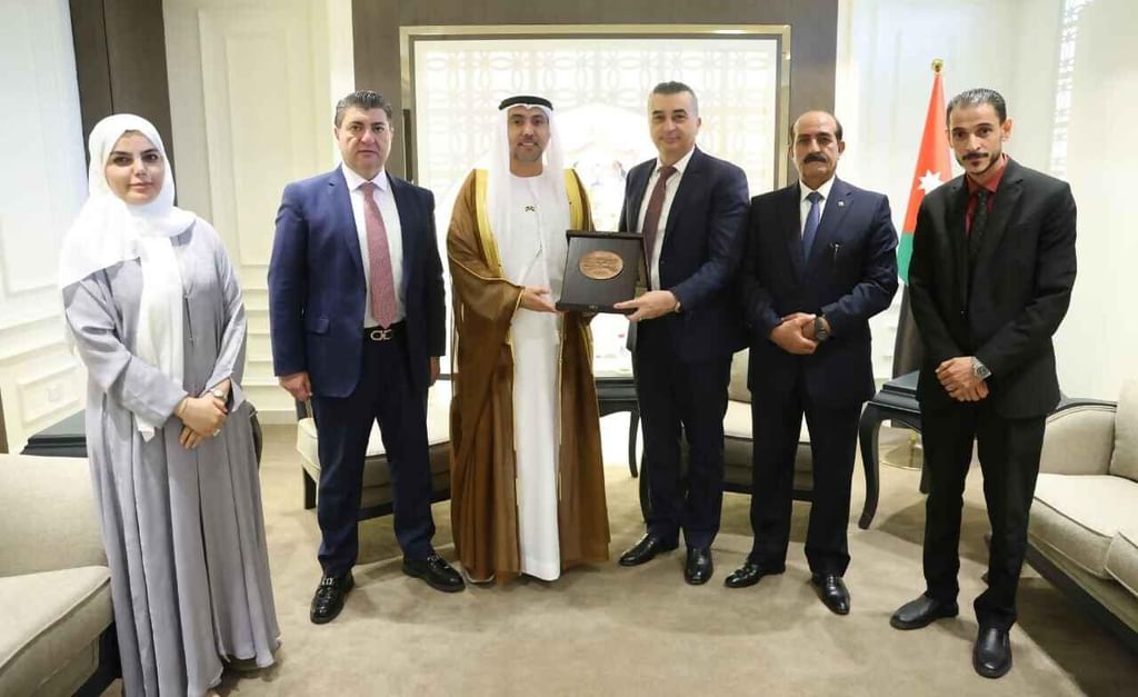 القائم بأعمال سفارة الإمارات لدى عمّان يلتقي رئيس وأعضاء لجنة الشؤون الخارجية في مجلس النواب الأردني