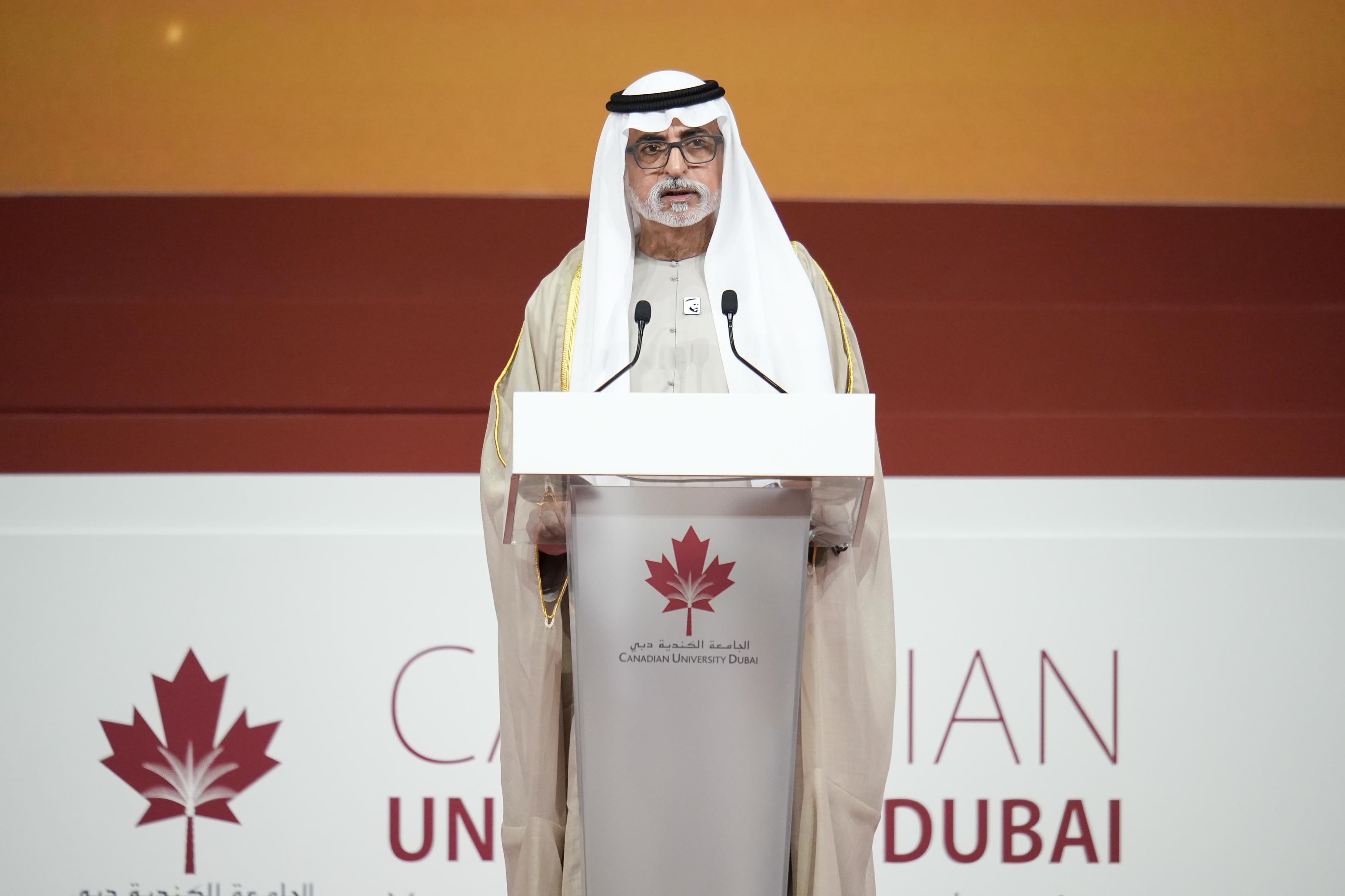 نهيان بن مبارك يشهد تخريج الدفعة الخامسة عشرة من الجامعة الكندية بدبي