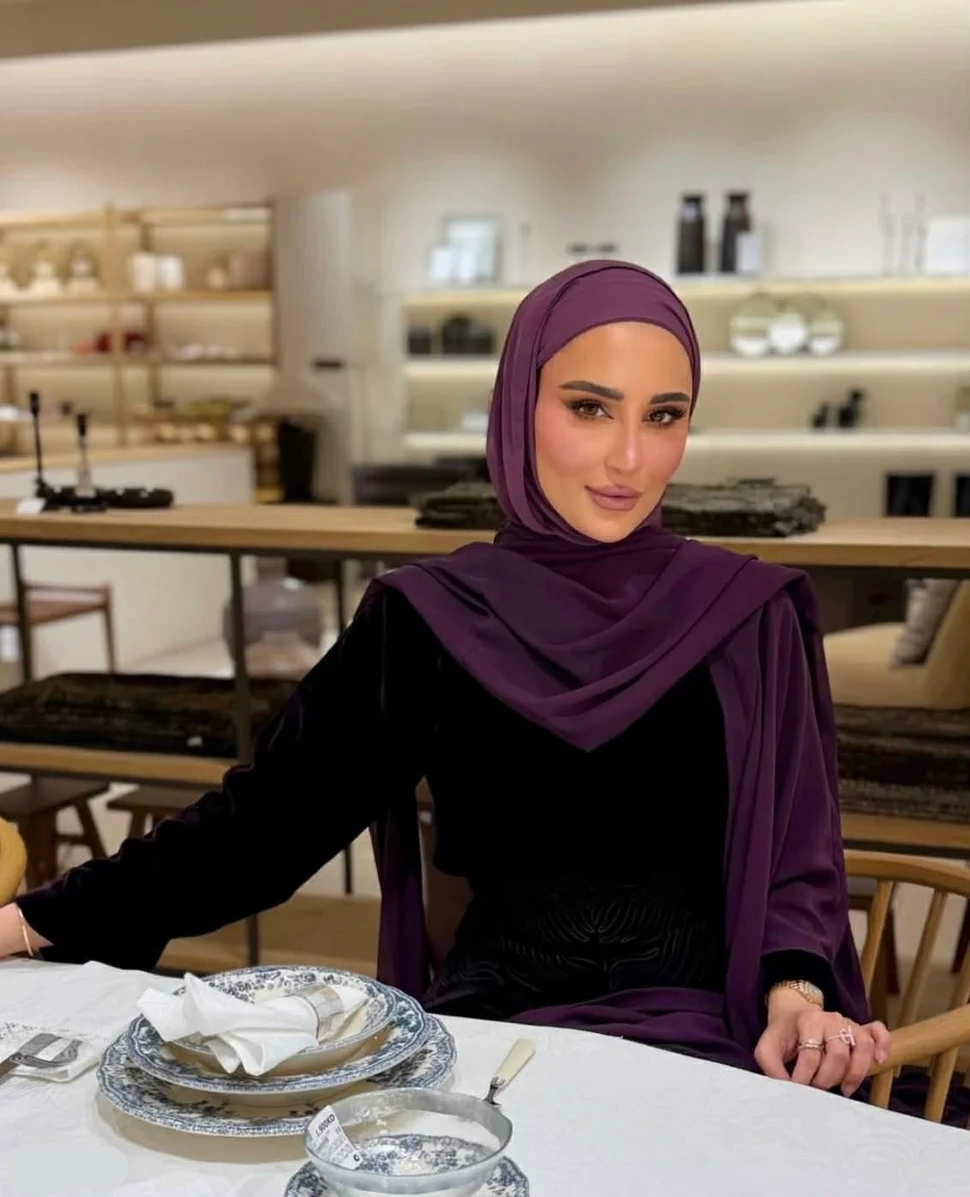 تألقي بجمال هادئ وراق كأشهر مدونات الموضة المحجبات