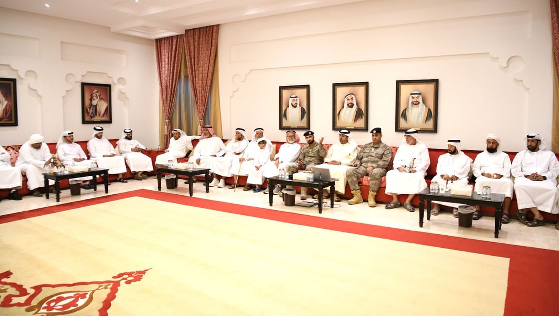 شرطة أبوظبي تعزز الوعي المجتمعي بالاستخدام الآمن للتقنيات الحديثة بمجلس الروضة