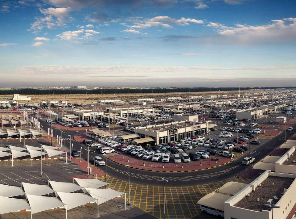 سوق الحراج بالشارقة يرسخ مكانته كوجهة أولى في قطاع السيارات