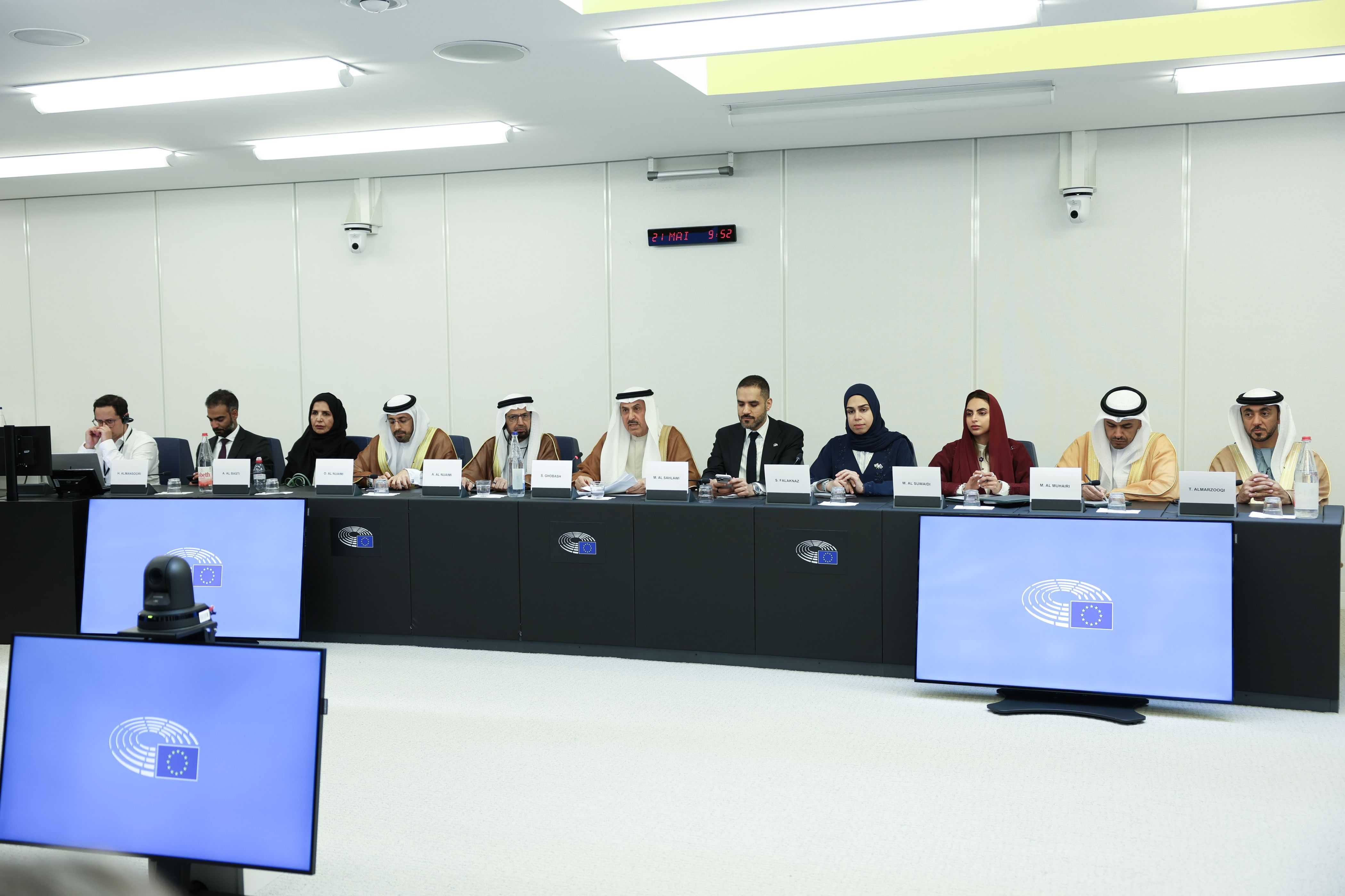 صقر غباش : الإمارات تنطلق في علاقاتها الدولية من ثوابت راسخة في مقدمتها استقلالية القرار الوطني وتغليب المصالح الوطنية