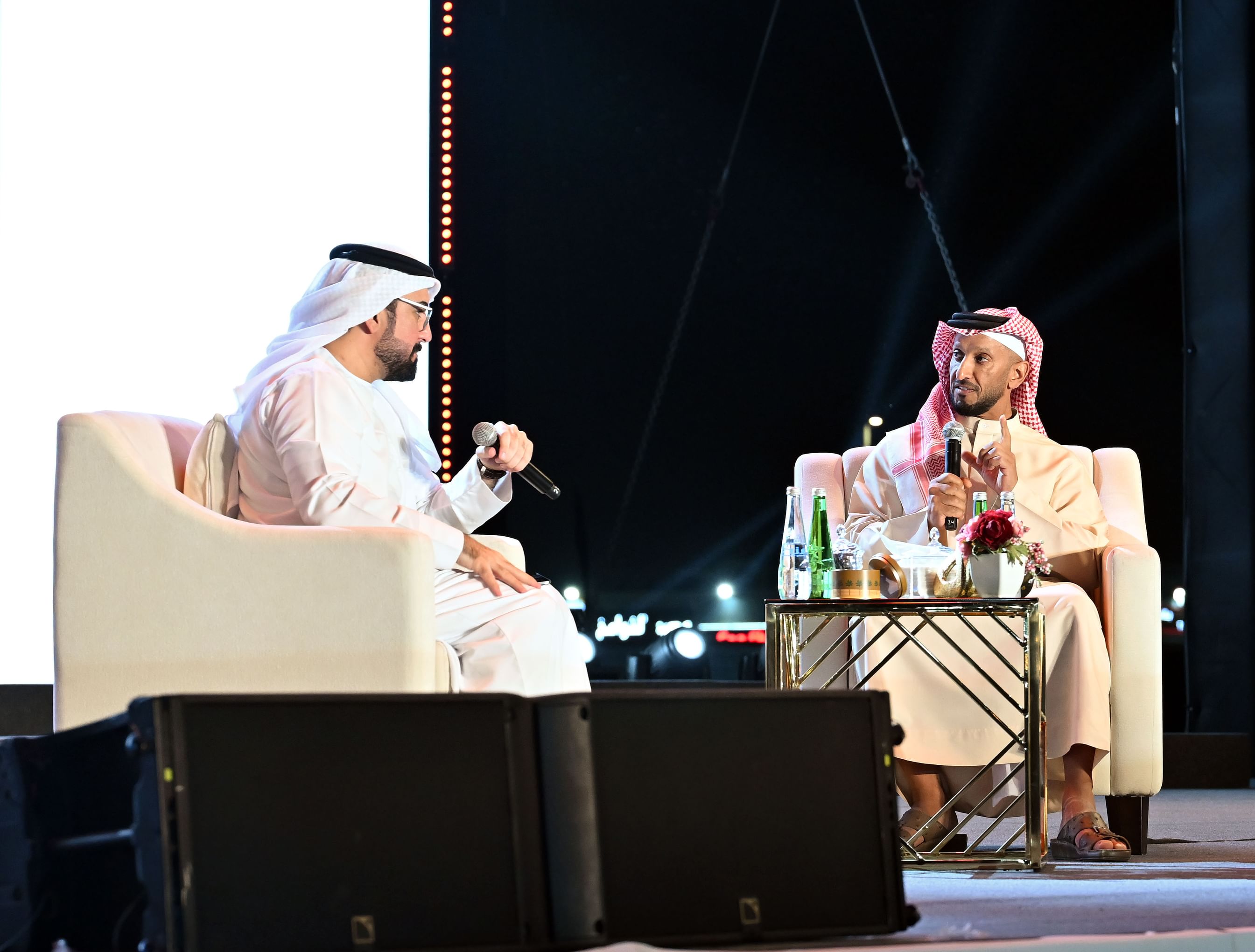 خلال جلسة ضمن ملتقى أبوظبي الأسري .. عبدالله آل حامد: الإعلام المسؤول شريك في تشكيل الهوية الوطنية وتعزيز الترابط الأسري