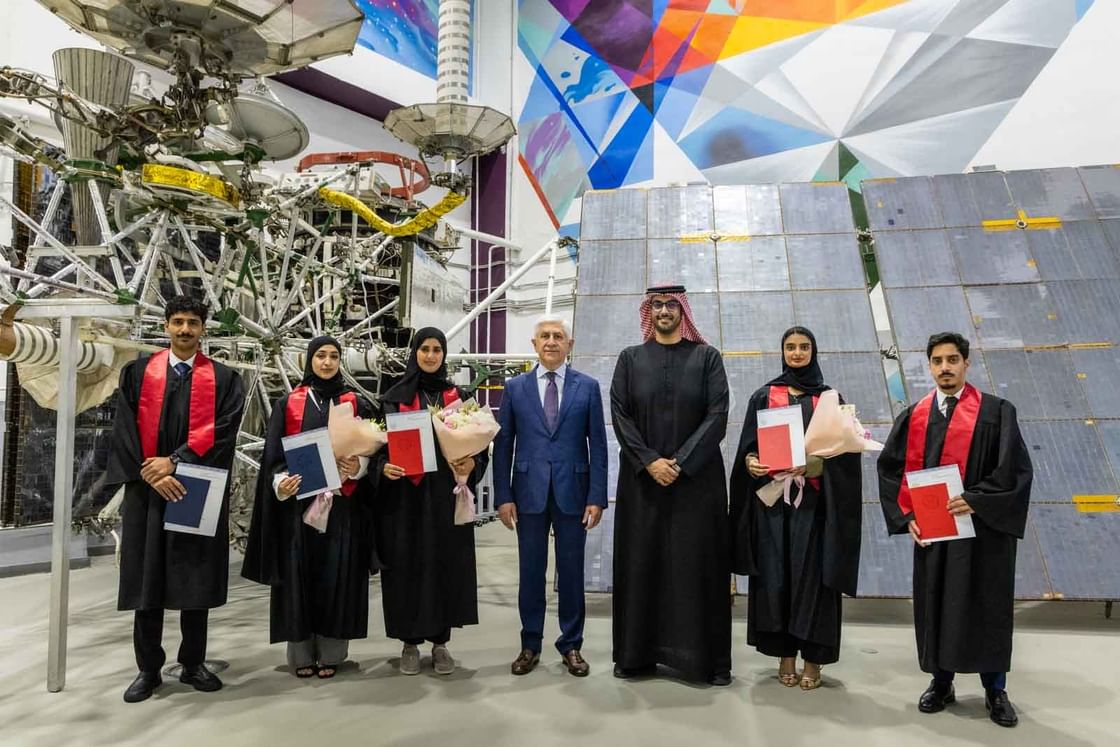 جامعة خليفة تخرّج أول دفعة من برنامج الدرجات المزدوجة مع معهد موسكو للطيران