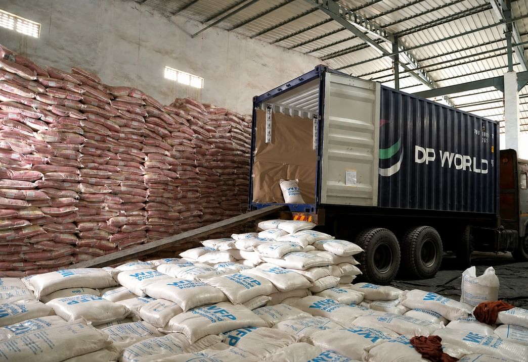 موانئ دبي العالمية وبرنامج الأغذية العالمي ينقلان 5,000 طن من الأرز دعما لغير القادرين بأفريقيا