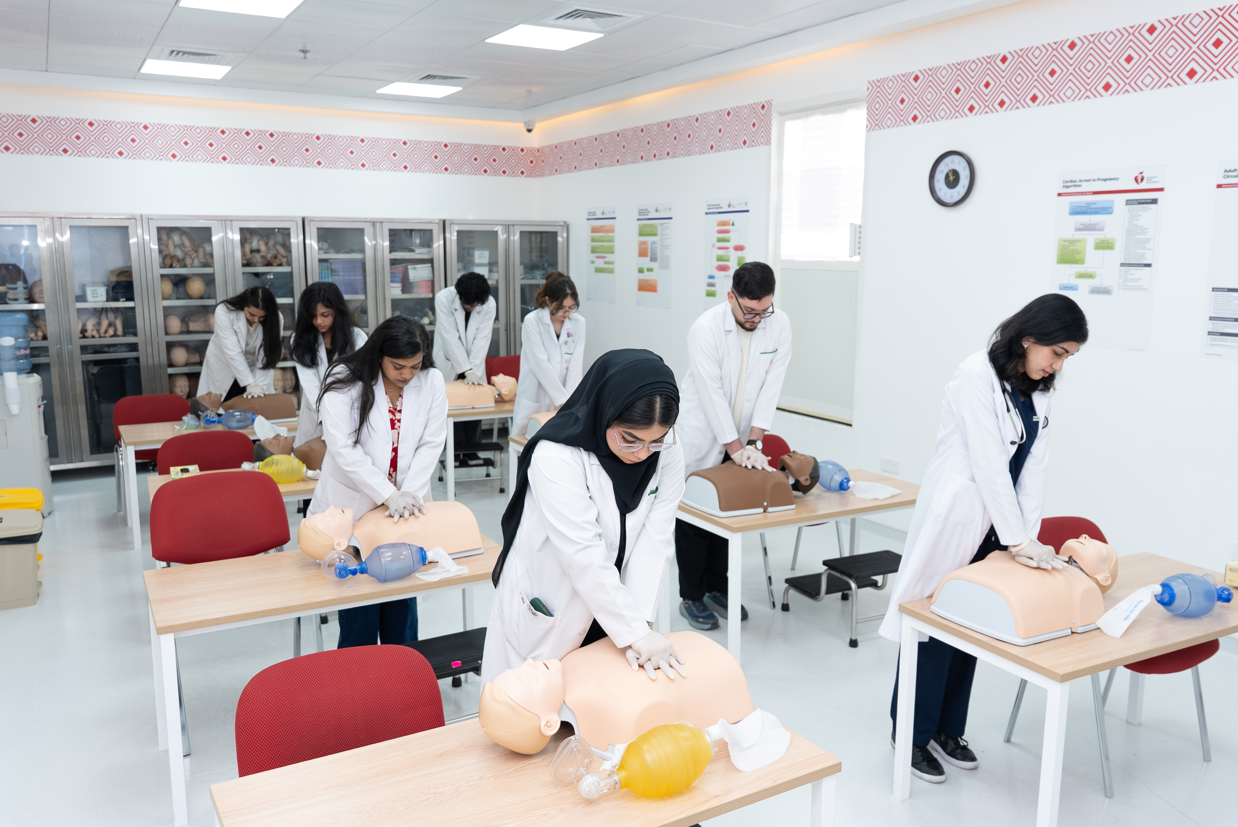 مسار ثومبي الدولي لدراسة  الطب (MD): خطط دفع وأقساط مرنة  وطريق مباشر للإتحاق ببرامج الإقامة الطبية في رومانيا